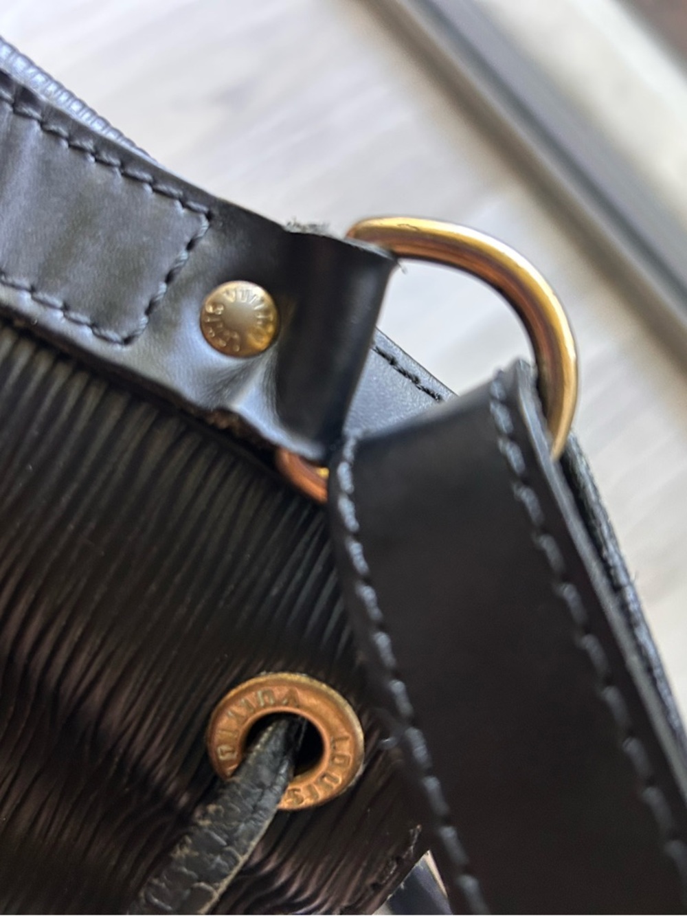 Louis Vuitton Black Epi Leather Drawstring Shoulder Bag - Picture 14 of 16
